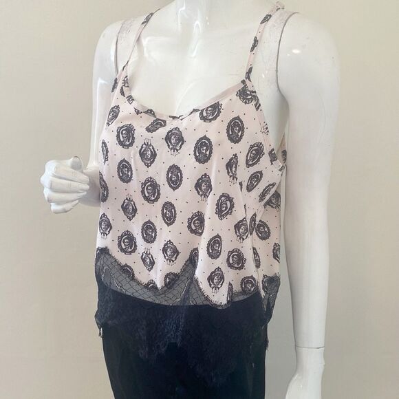 Hot Topic Pride & Prejudice Zombie Collection Cameo Print Tank Top w Lace Hem - Picture 7 of 7